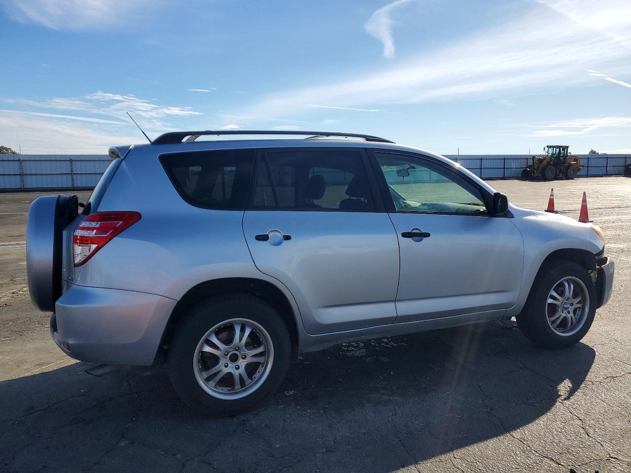 2011 TOYOTA RAV4 photo 3