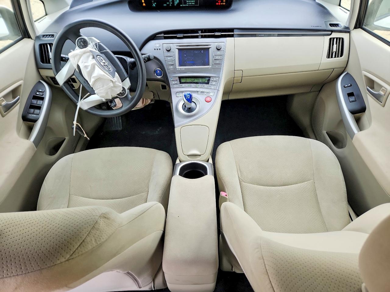 2013 TOYOTA PRIUS photo 8