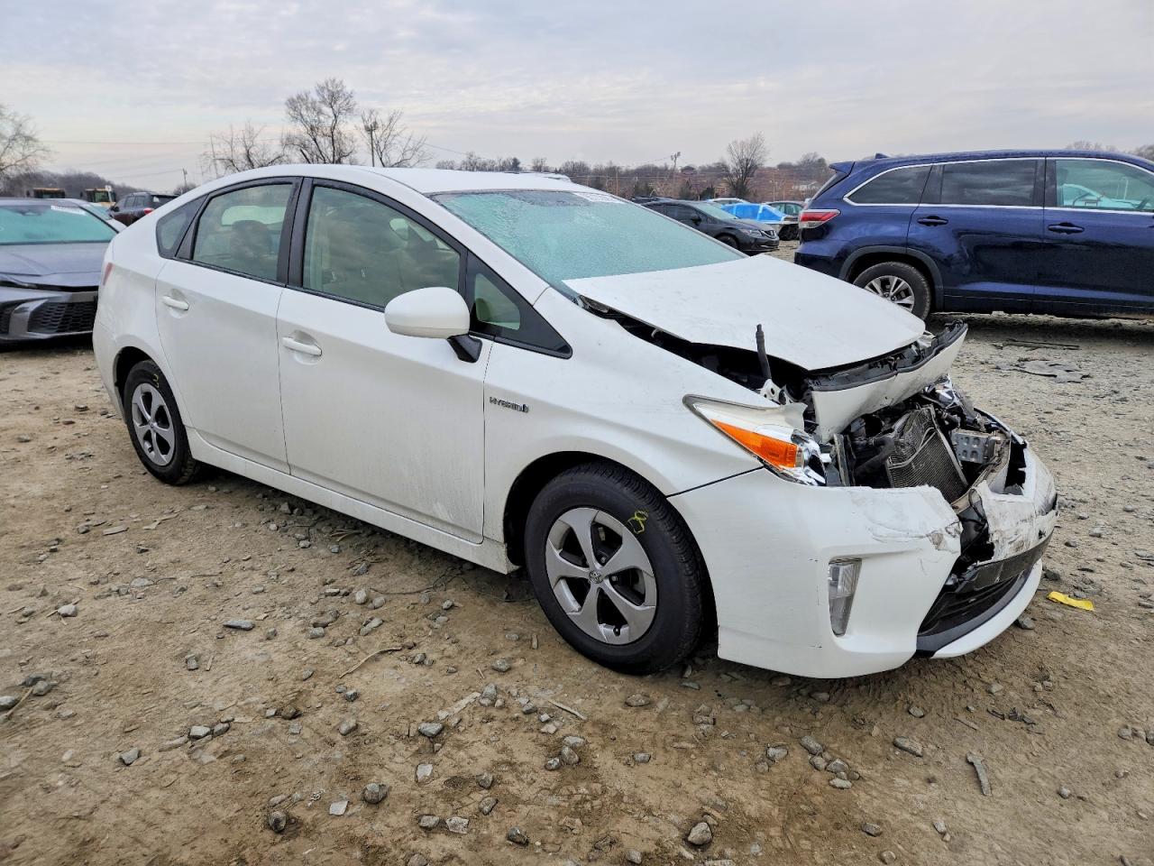 2013 TOYOTA PRIUS photo 4