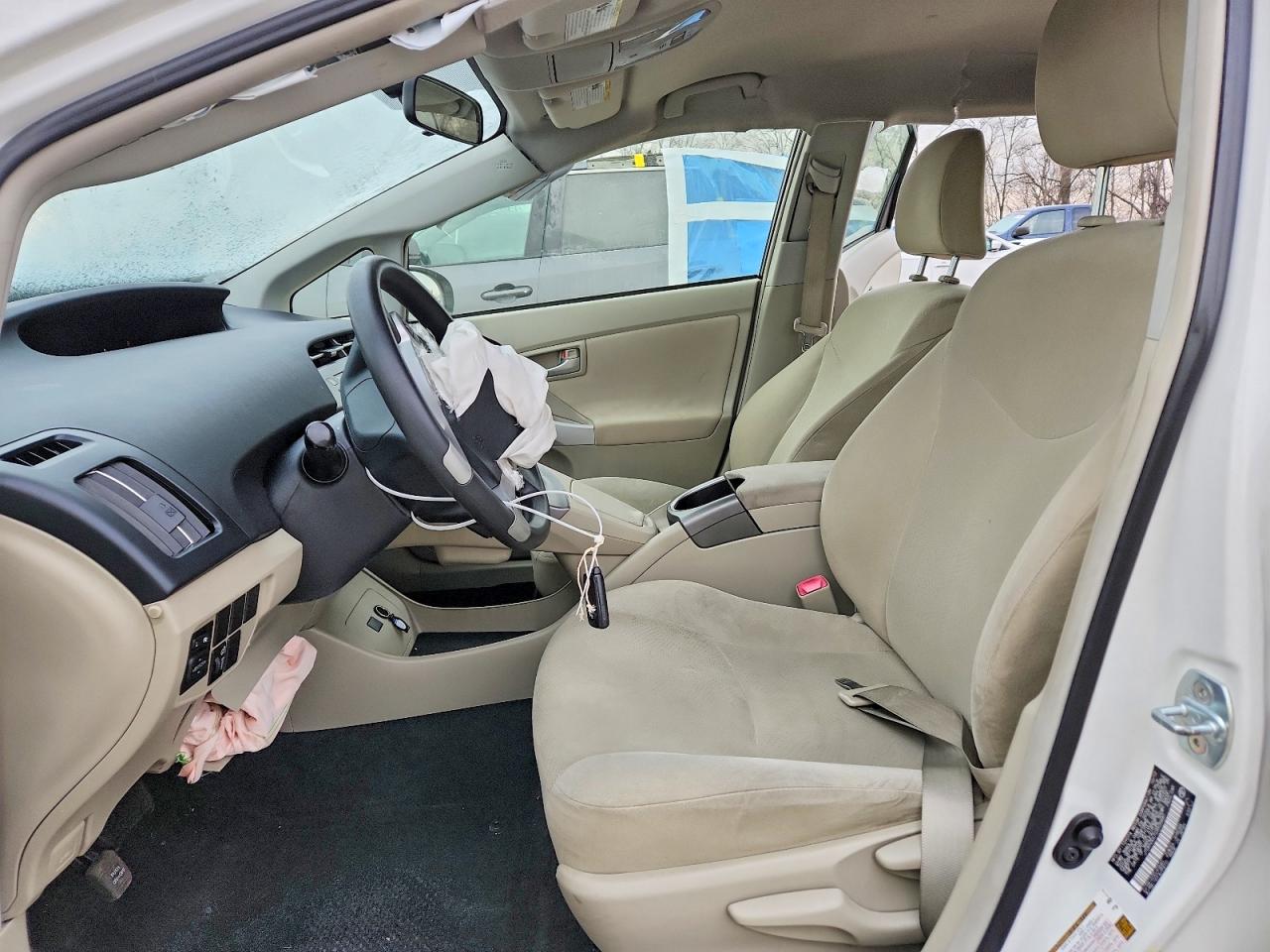 2013 TOYOTA PRIUS photo 7