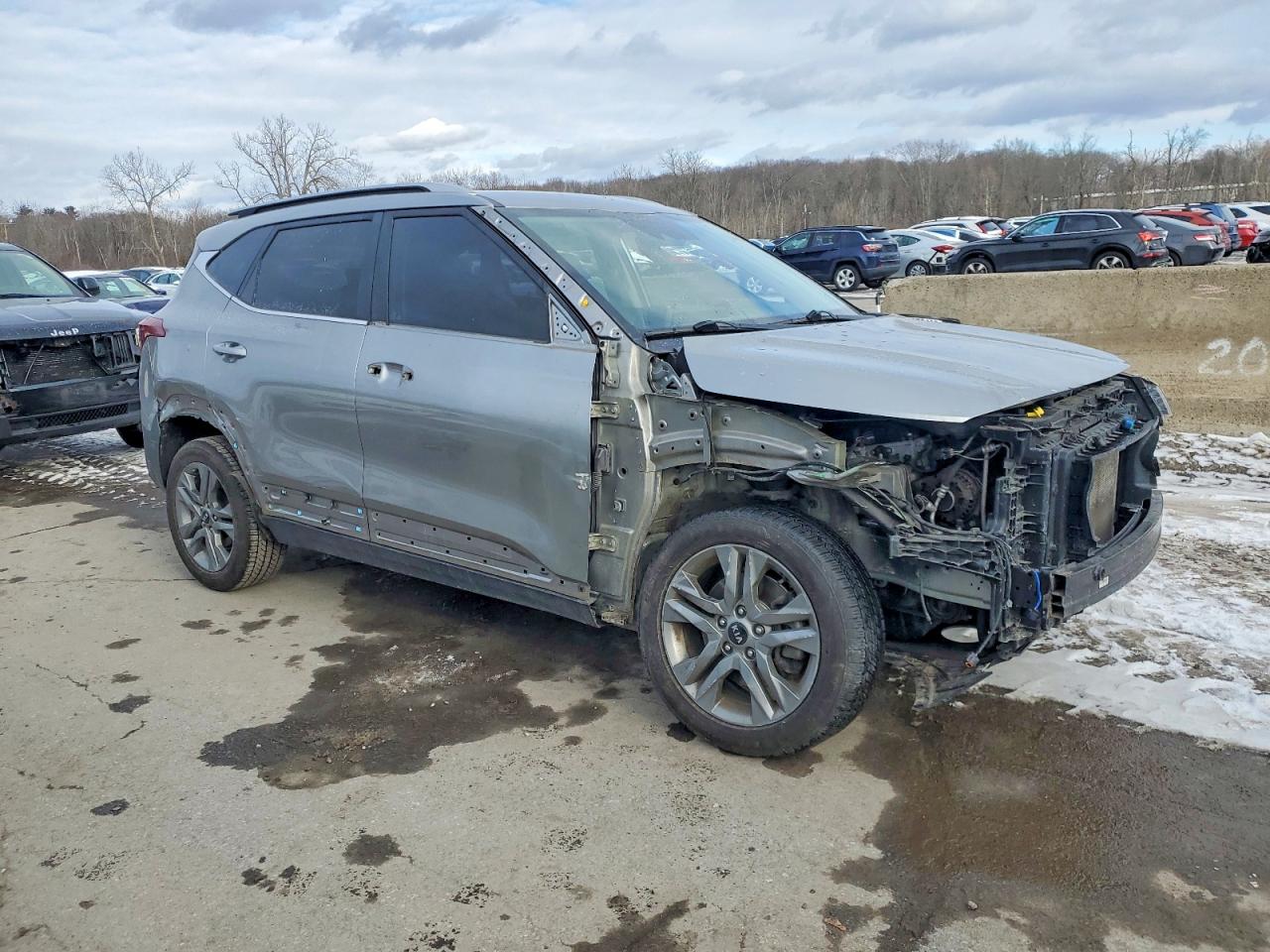 2021 KIA SELTOS S photo 4