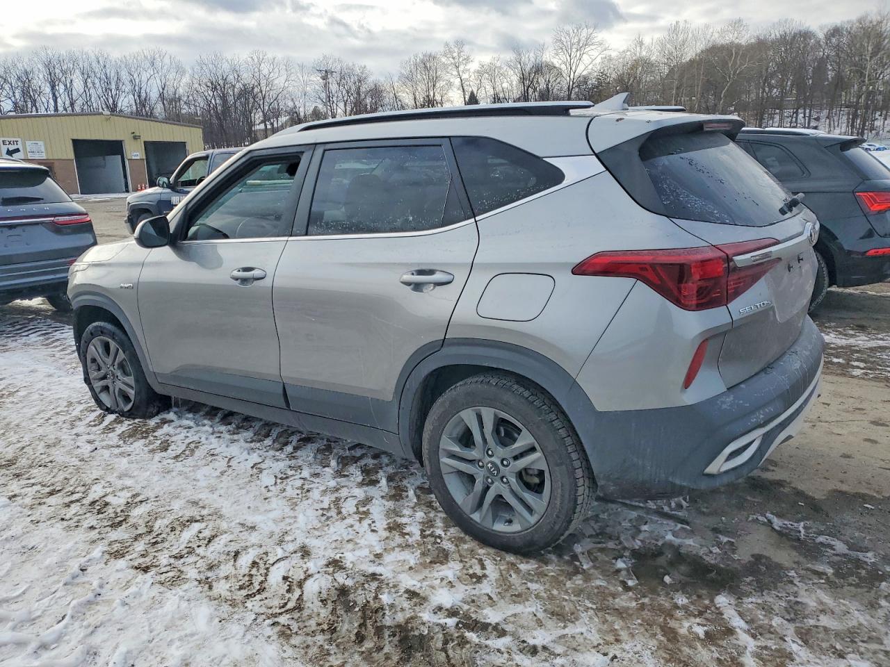 2021 KIA SELTOS S photo 2