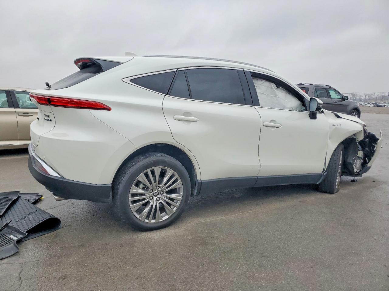2021 TOYOTA VENZA LE photo 3
