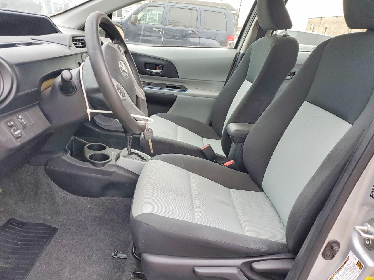2013 TOYOTA PRIUS C photo 7