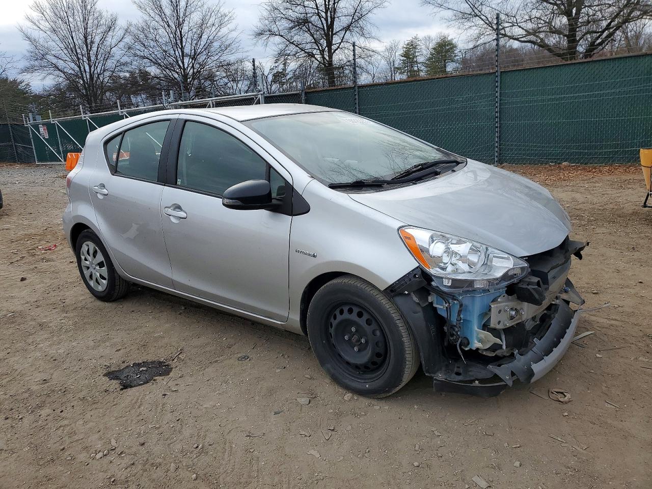 2013 TOYOTA PRIUS C photo 4
