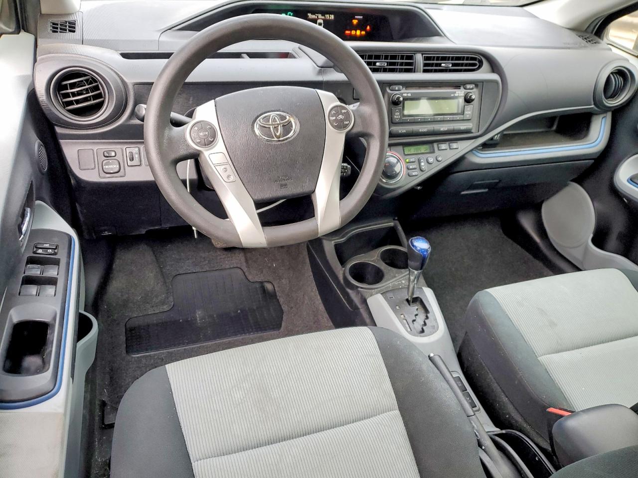 2013 TOYOTA PRIUS C photo 8