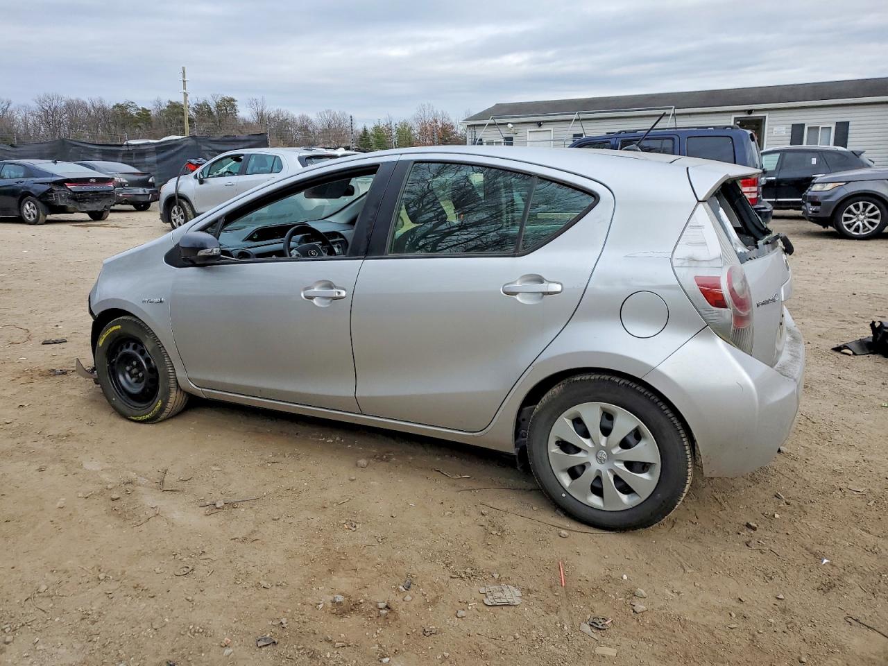 2013 TOYOTA PRIUS C photo 2