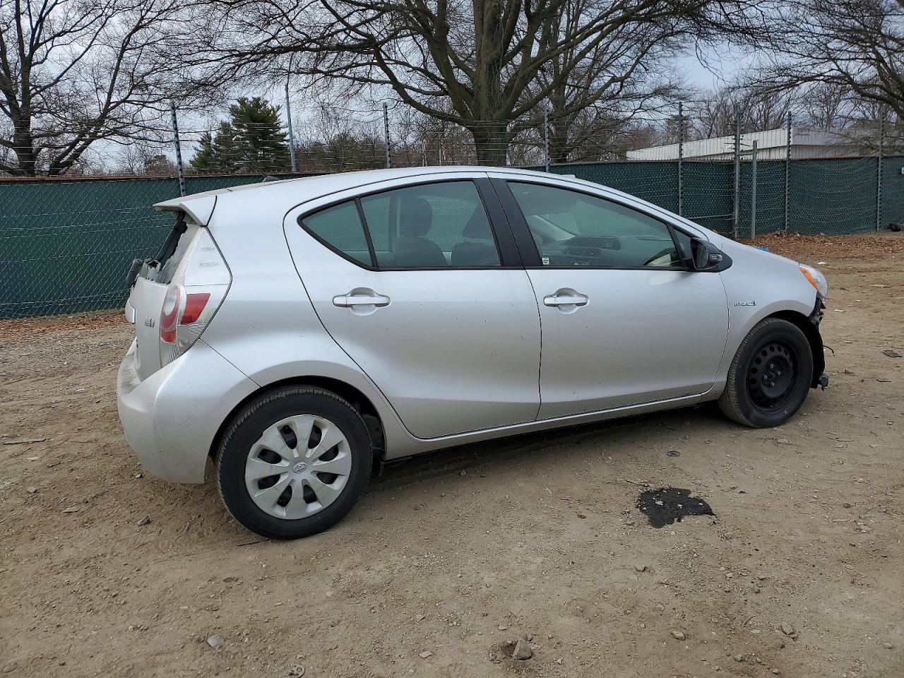 2013 TOYOTA PRIUS C photo 3
