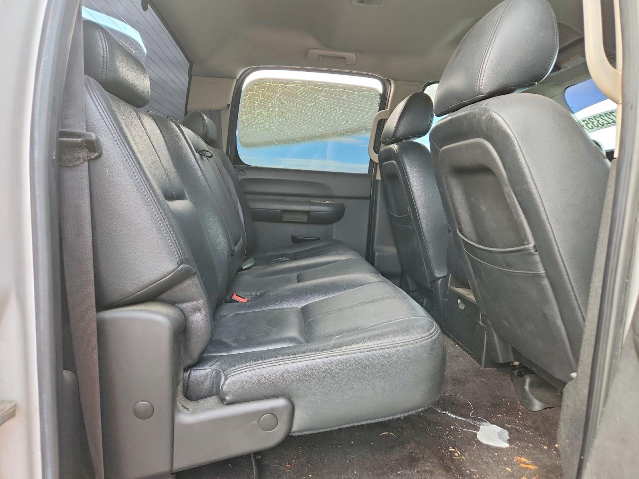 2010 GMC SIERRA K2500 SLE photo 19