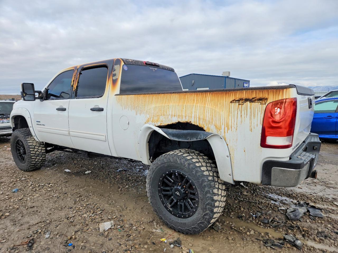 2010 GMC SIERRA K2500 SLE photo 3
