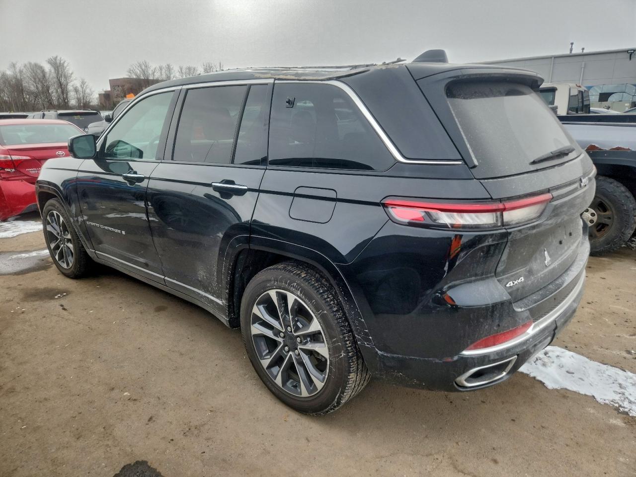 2023 JEEP GRAND CHEROKEE OVERLAND photo 2