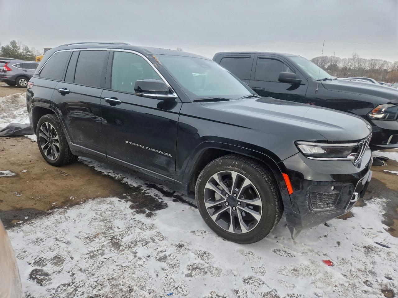 2023 JEEP GRAND CHEROKEE OVERLAND photo 4