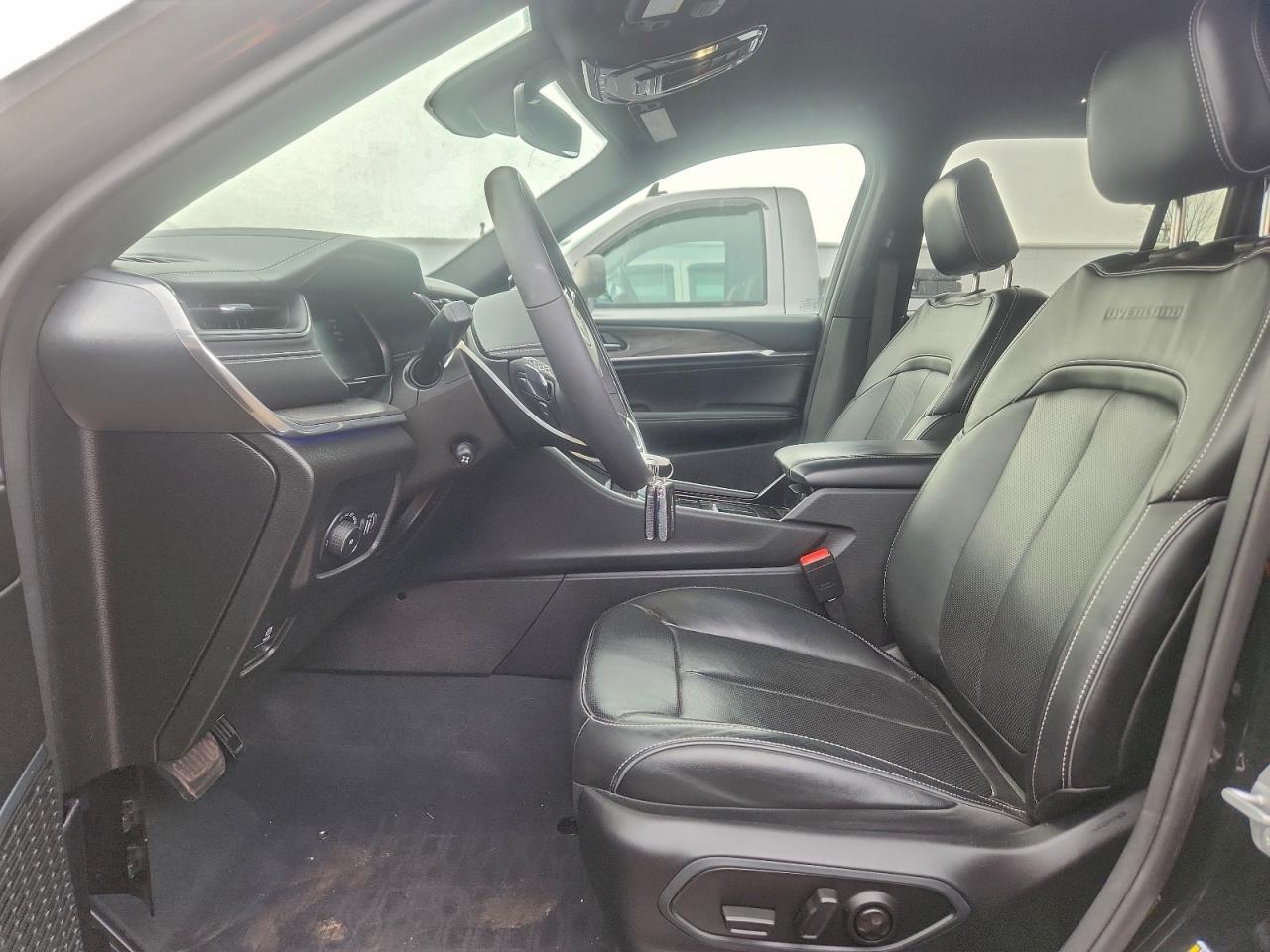 2023 JEEP GRAND CHEROKEE OVERLAND photo 7