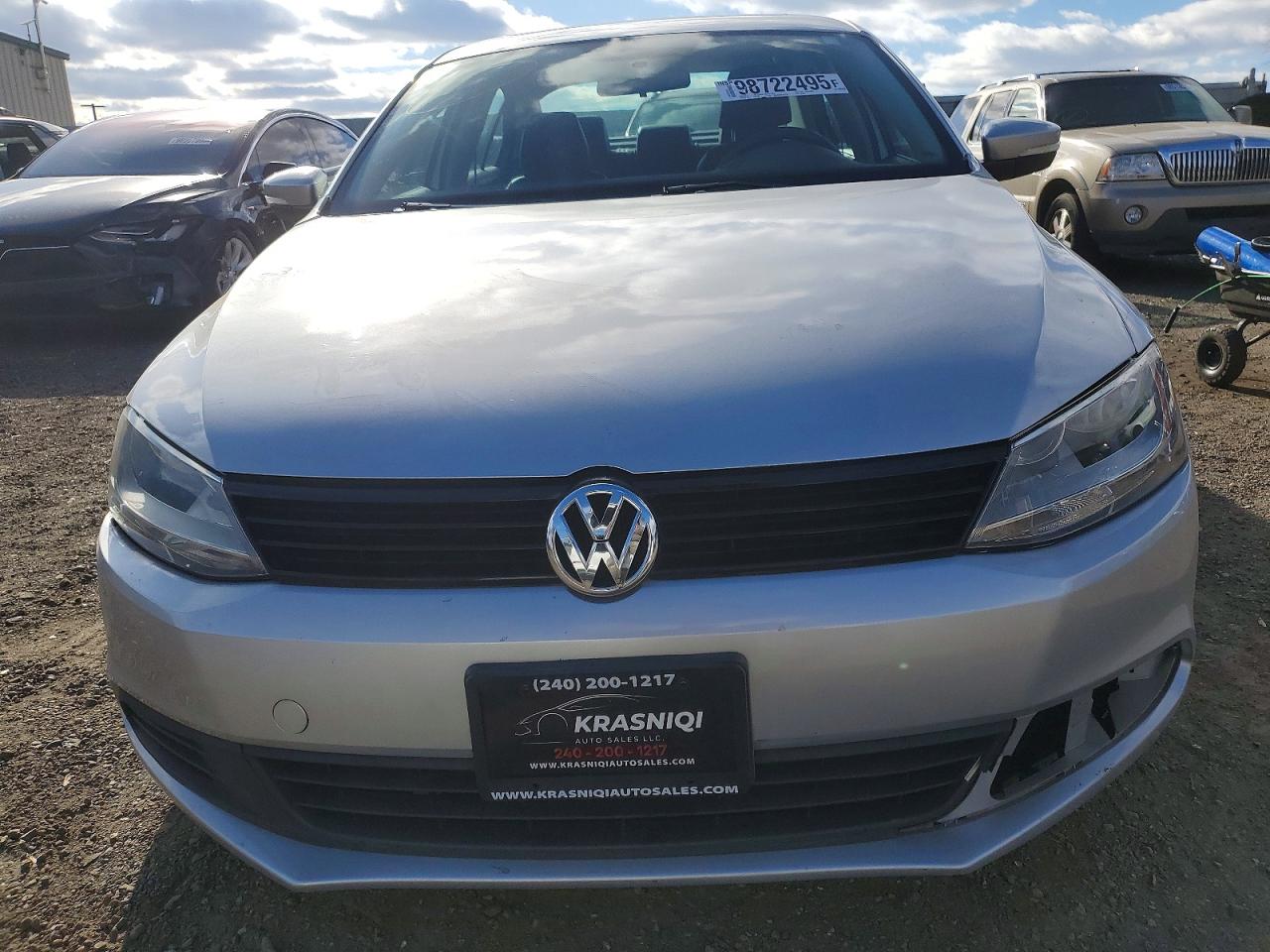 2011 VOLKSWAGEN JETTA SE photo 5