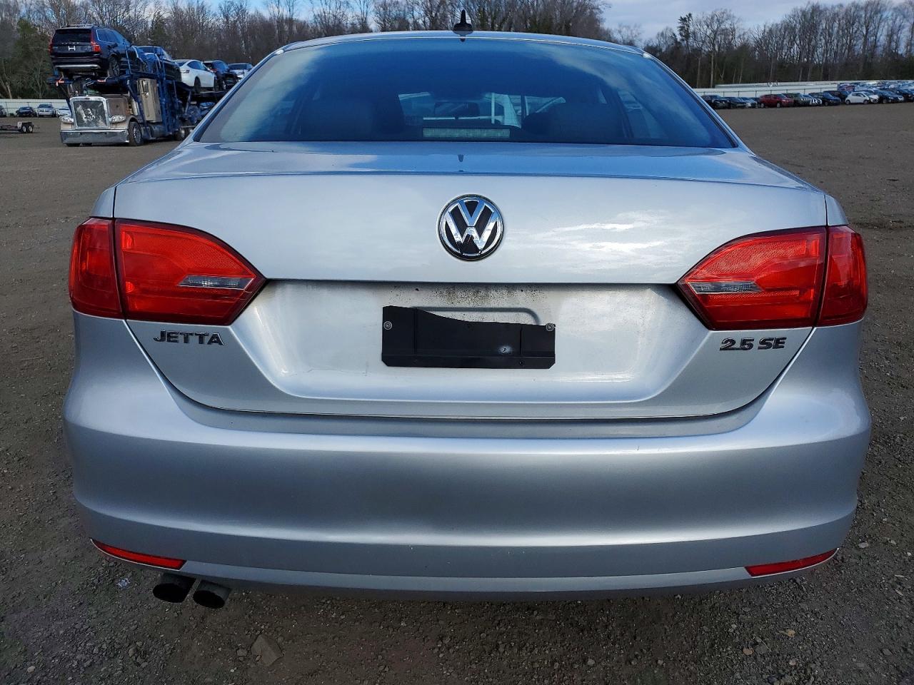 2011 VOLKSWAGEN JETTA SE photo 6