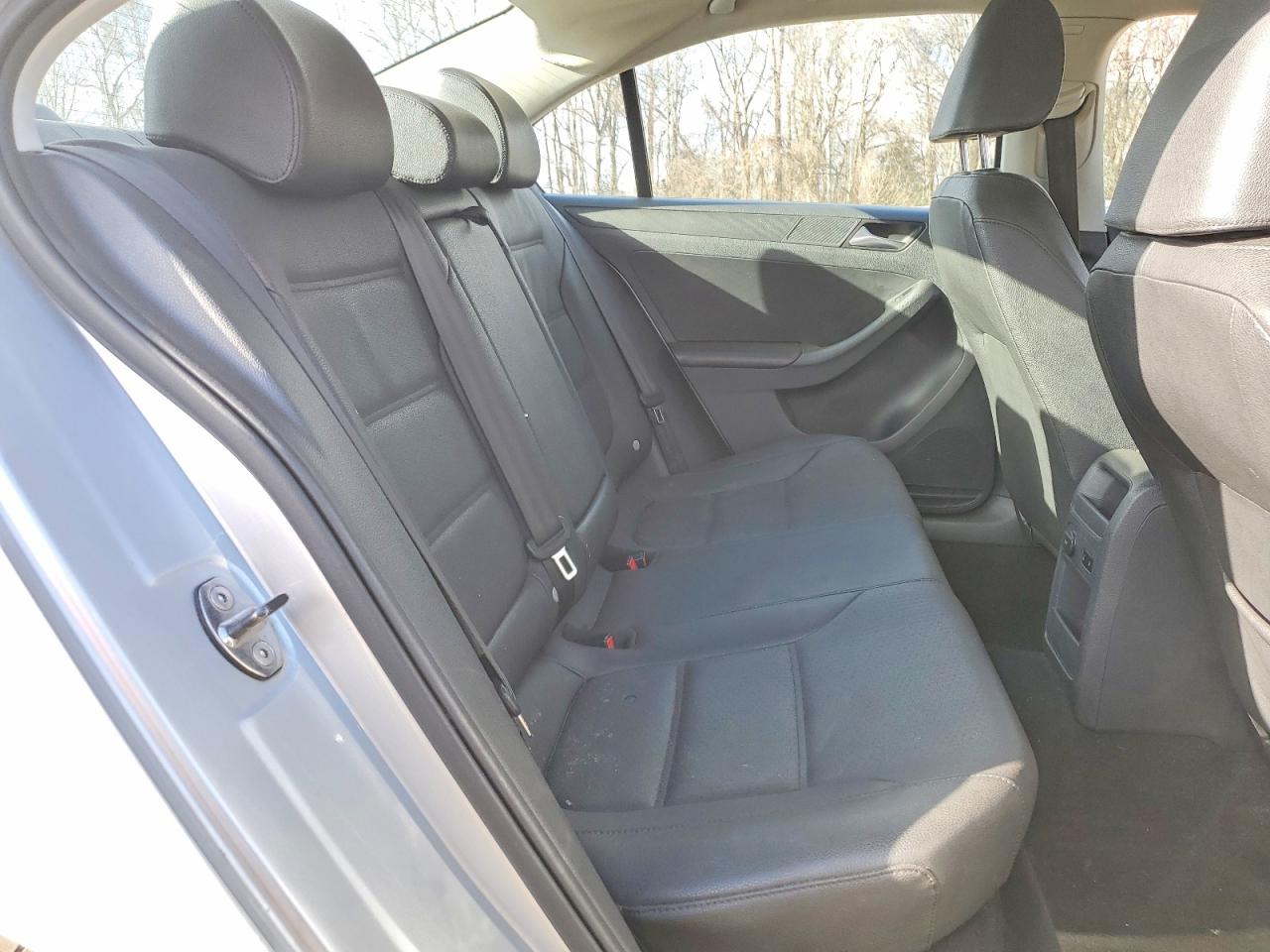 2011 VOLKSWAGEN JETTA SE photo 10