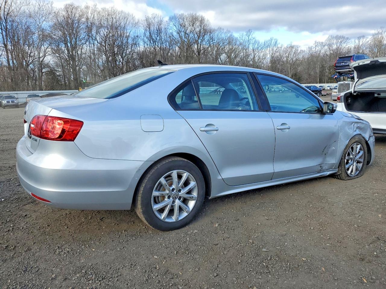 2011 VOLKSWAGEN JETTA SE photo 3