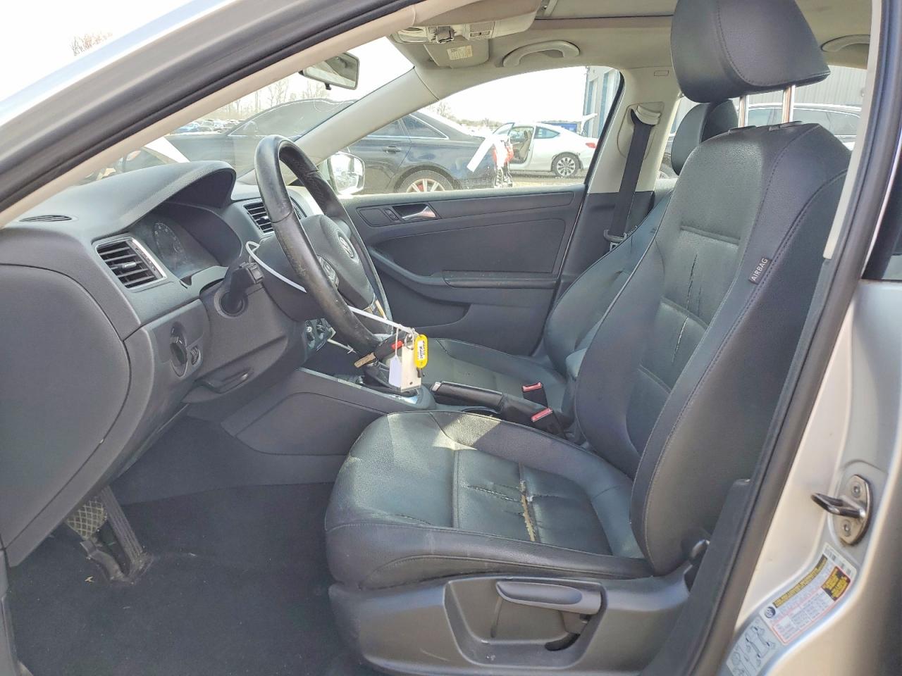 2011 VOLKSWAGEN JETTA SE photo 7
