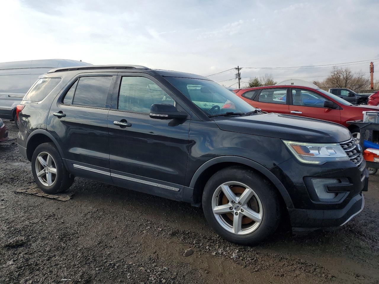 2017 FORD EXPLORER XLT photo 4