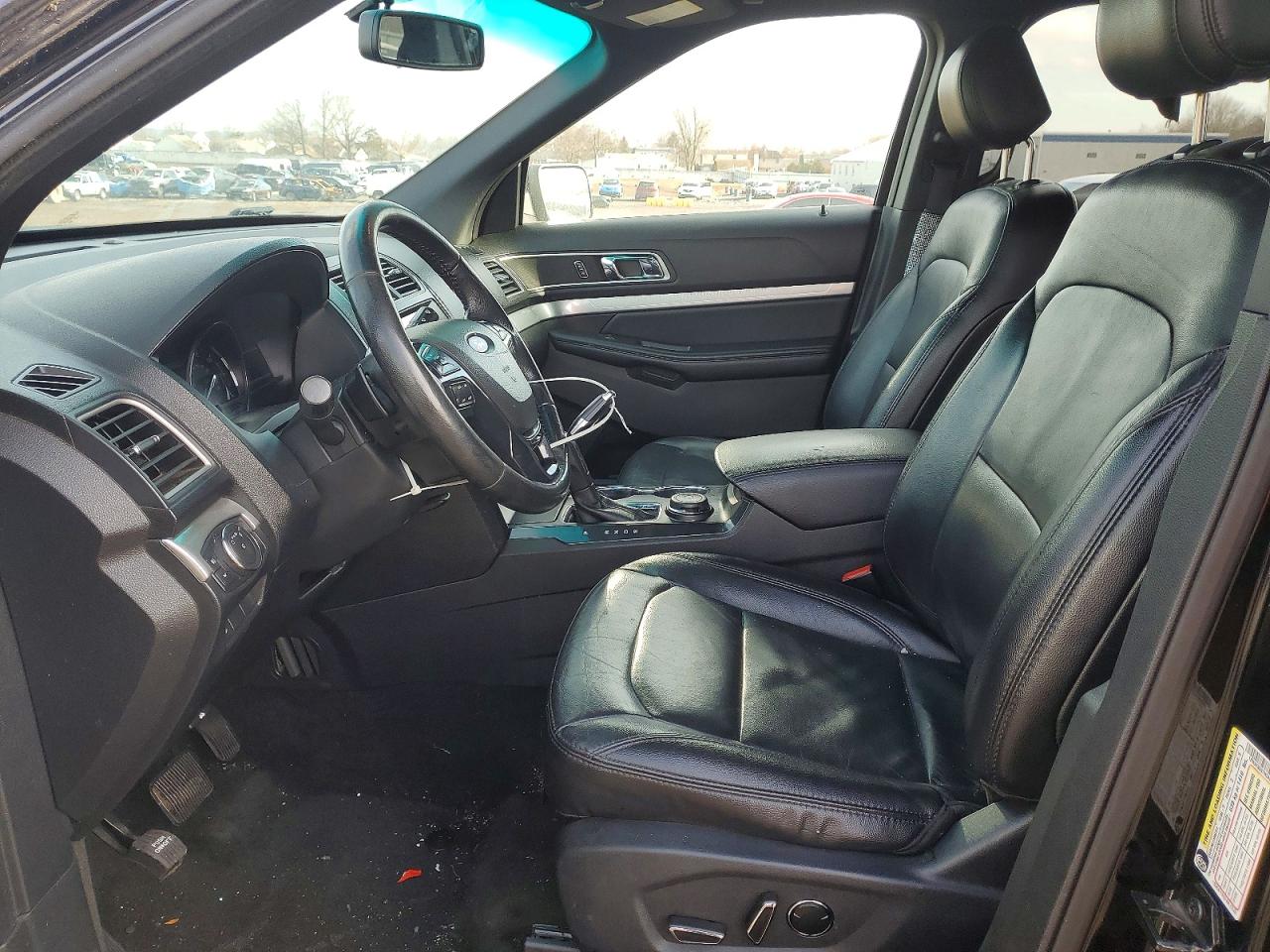 2017 FORD EXPLORER XLT photo 7