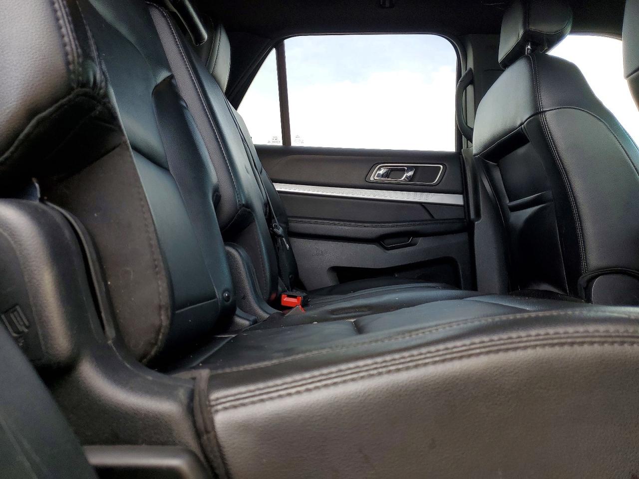 2017 FORD EXPLORER XLT photo 11