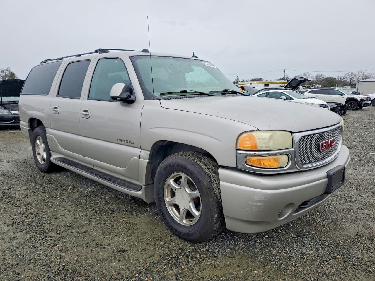 2004 GMC YUKON XL DENALI photo 4