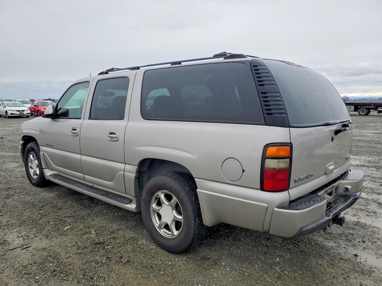 2004 GMC YUKON XL DENALI photo 2