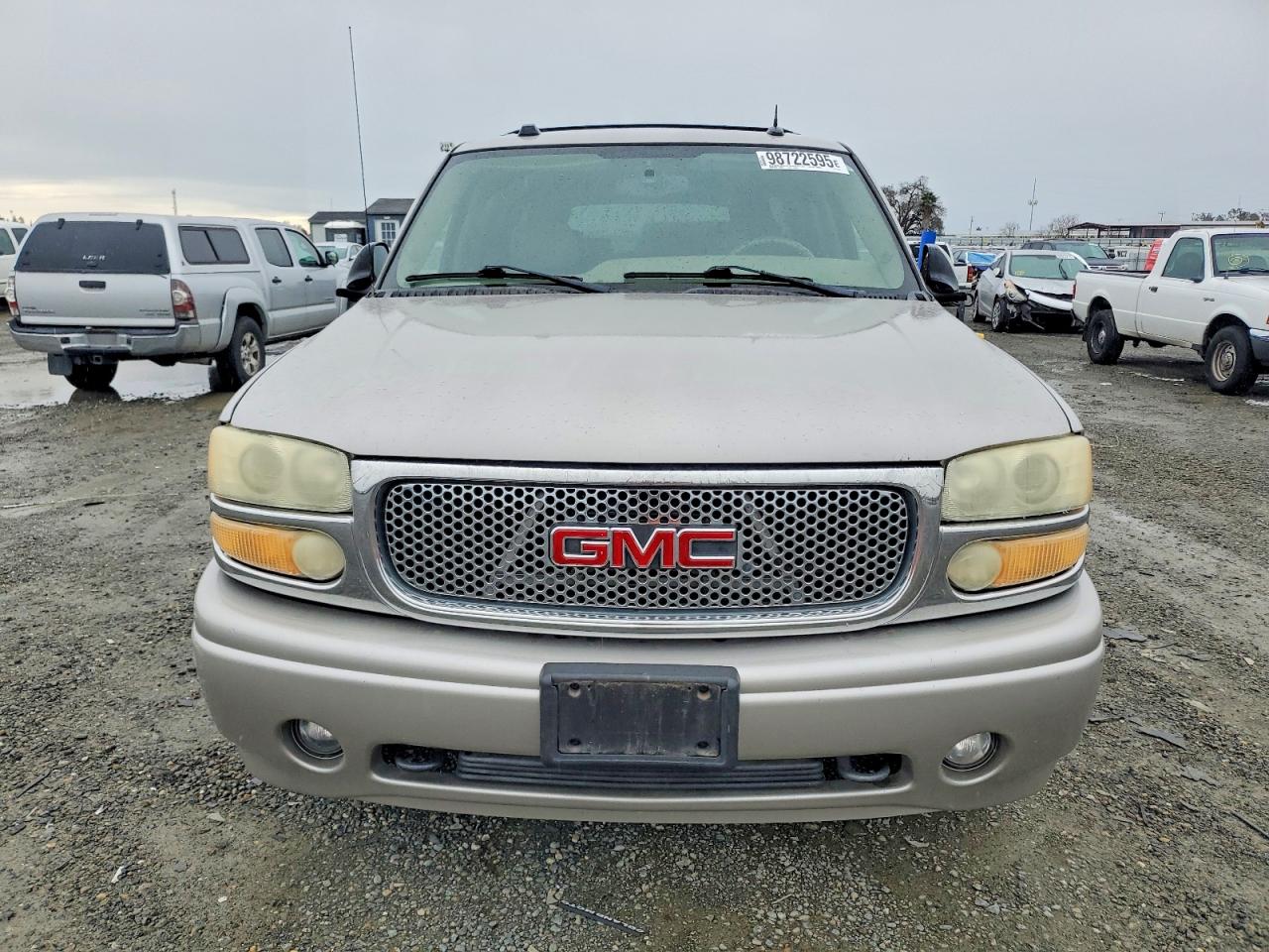 2004 GMC YUKON XL DENALI photo 5