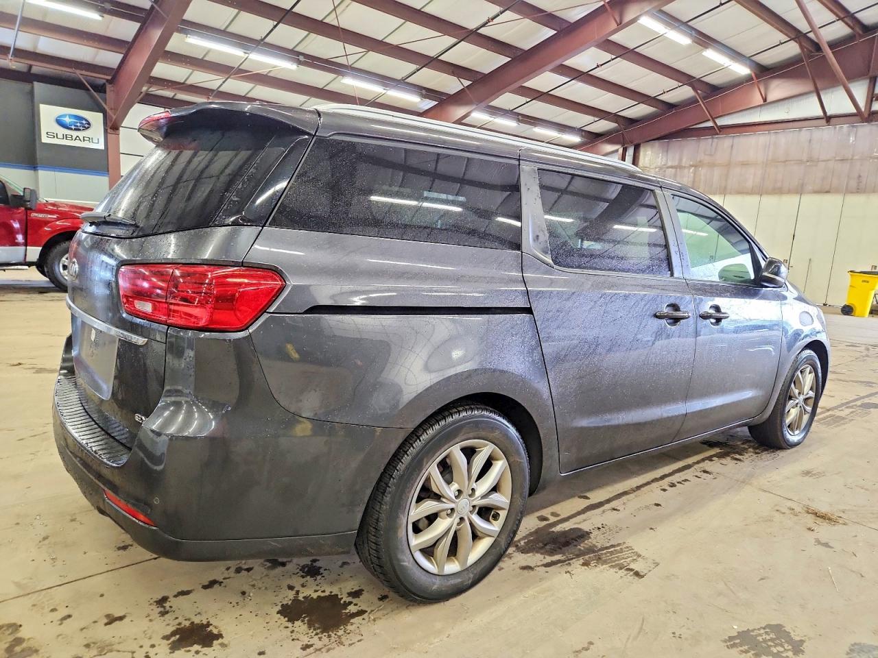 2019 KIA SEDONA LX photo 3