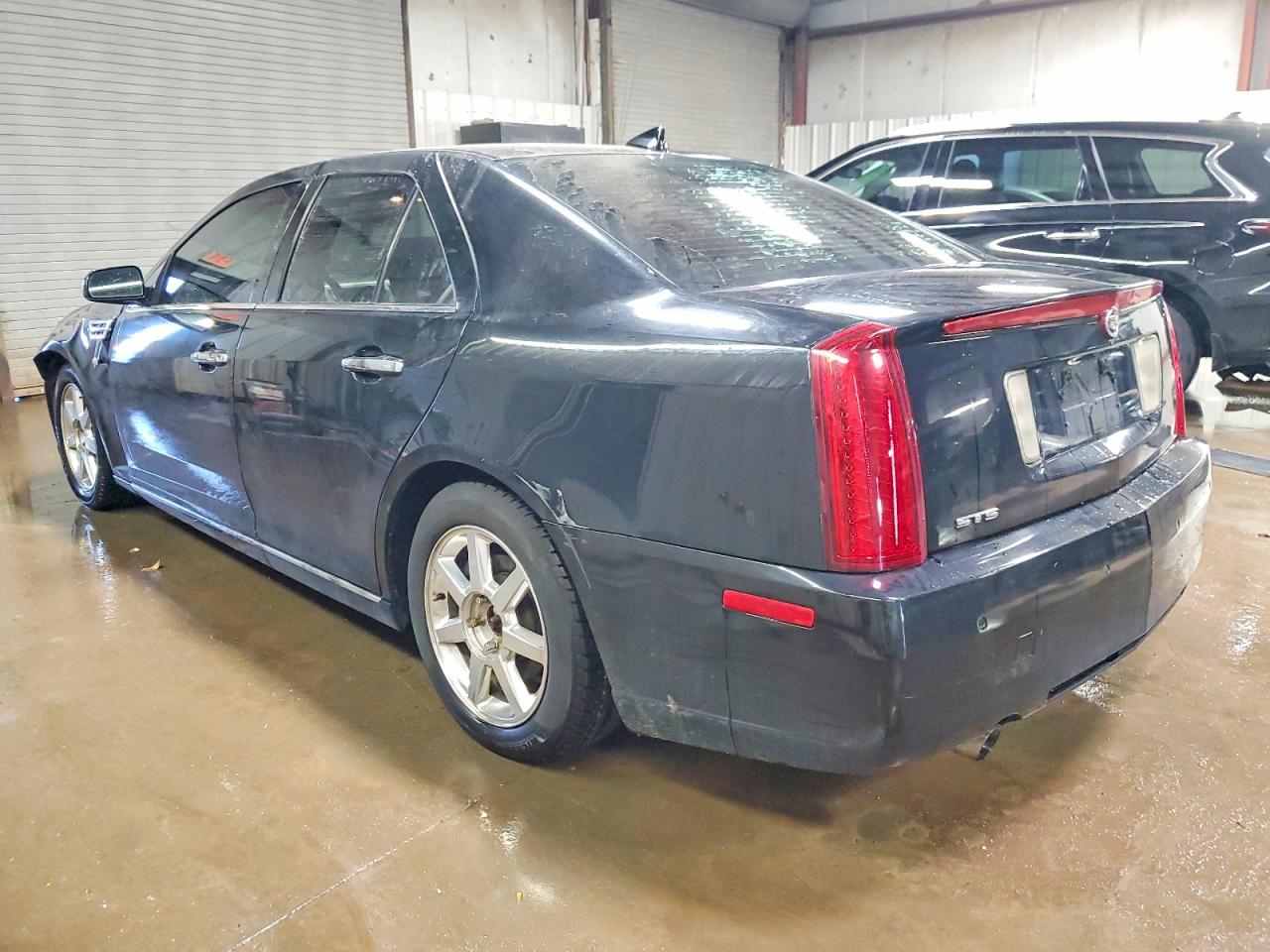 2011 CADILLAC STS LUXURY photo 2