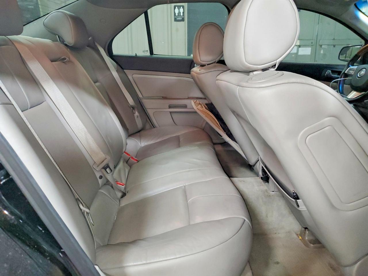 2011 CADILLAC STS LUXURY photo 10