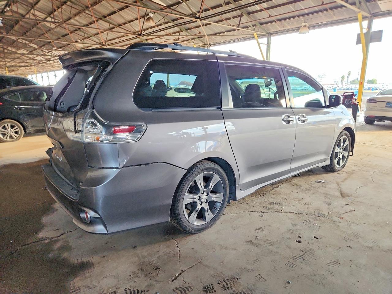 2015 TOYOTA SIENNA SPORT photo 3