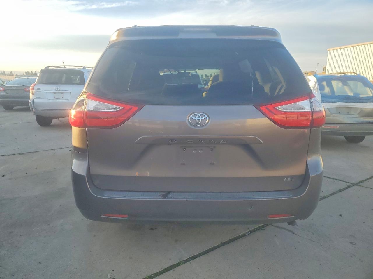2015 TOYOTA SIENNA LE photo 6