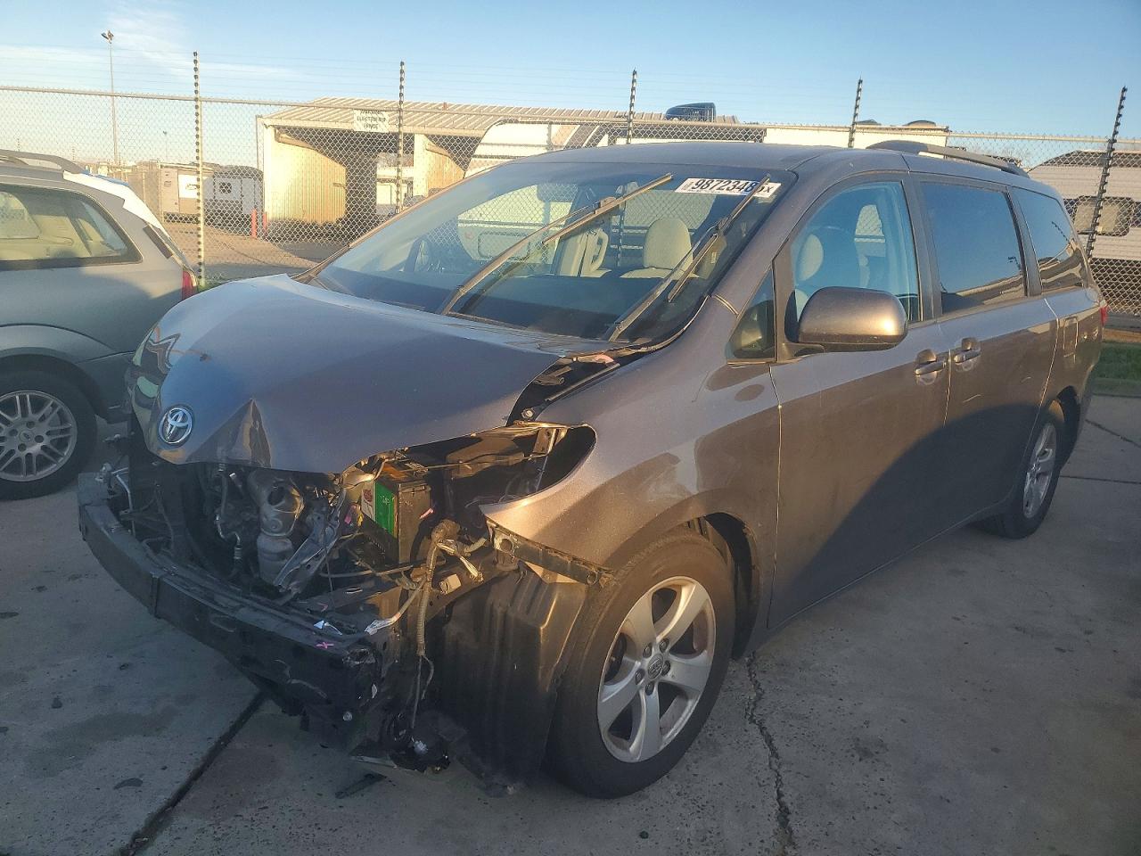 2015 TOYOTA SIENNA
