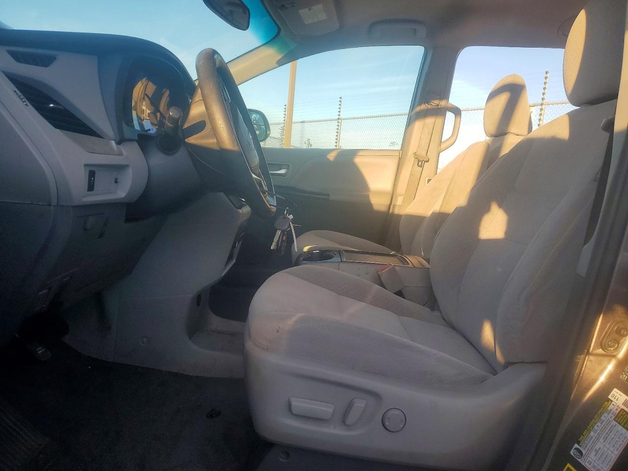 2015 TOYOTA SIENNA LE photo 7