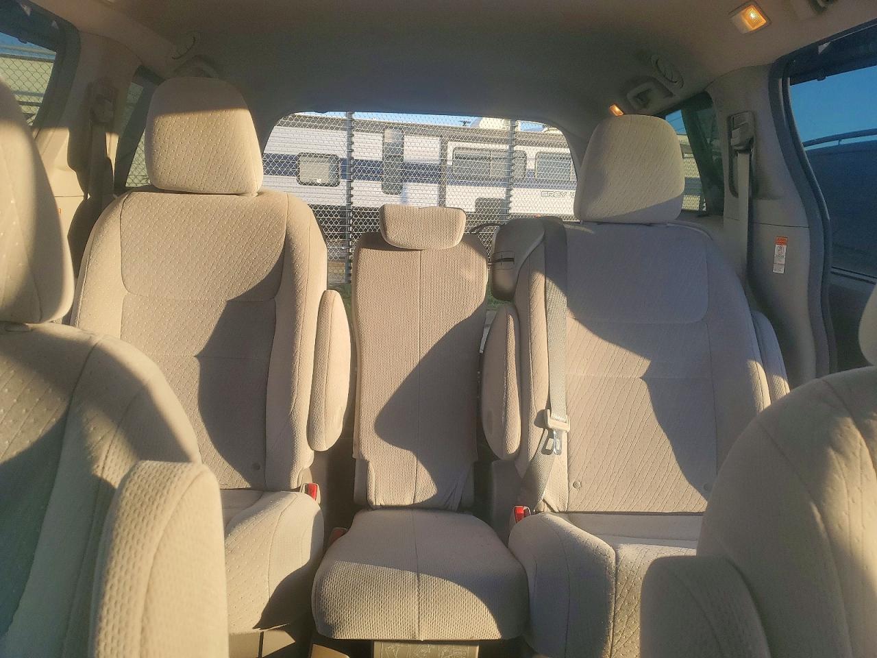 2015 TOYOTA SIENNA LE photo 10