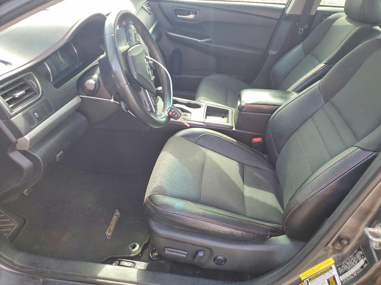 2017 TOYOTA CAMRY LE photo 7