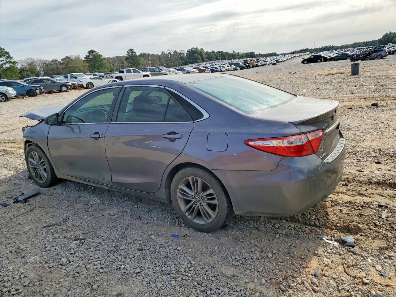2017 TOYOTA CAMRY LE photo 2