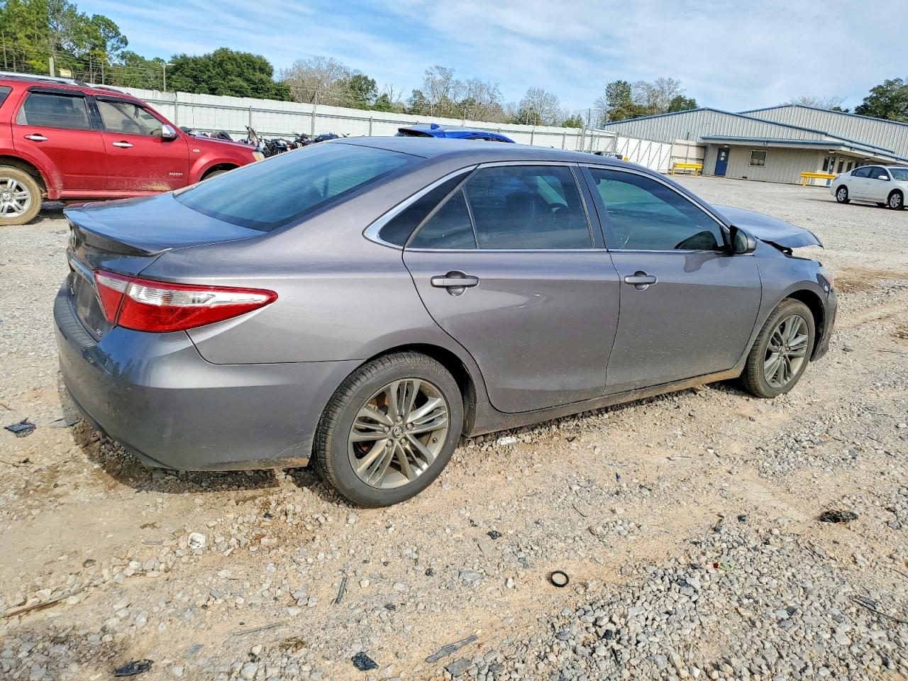 2017 TOYOTA CAMRY LE photo 3