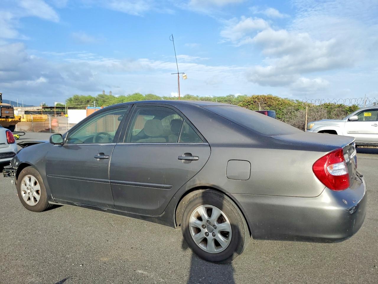 2003 TOYOTA CAMRY LE photo 2