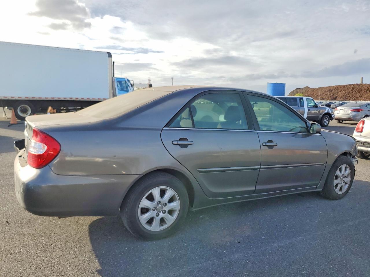 2003 TOYOTA CAMRY LE photo 3