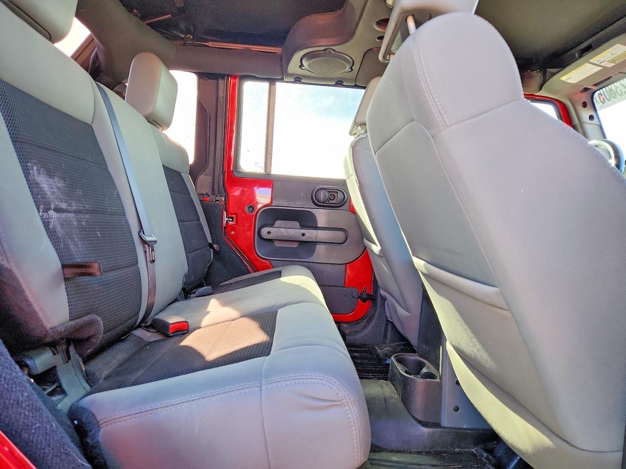 2010 JEEP WRANGLER UNLIMITED SAHARA photo 19