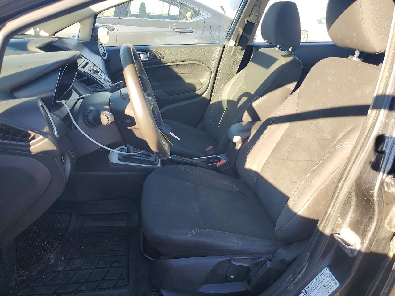 2015 FORD FIESTA SE photo 7