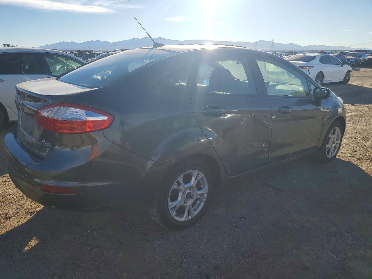2015 FORD FIESTA SE photo 3