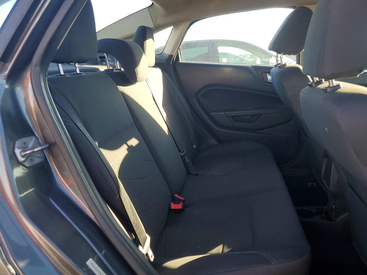 2015 FORD FIESTA SE photo 10