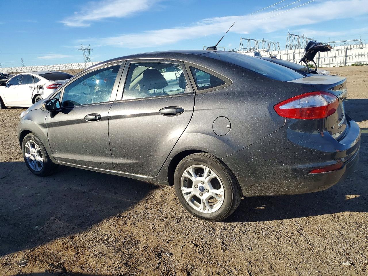 2015 FORD FIESTA SE photo 2