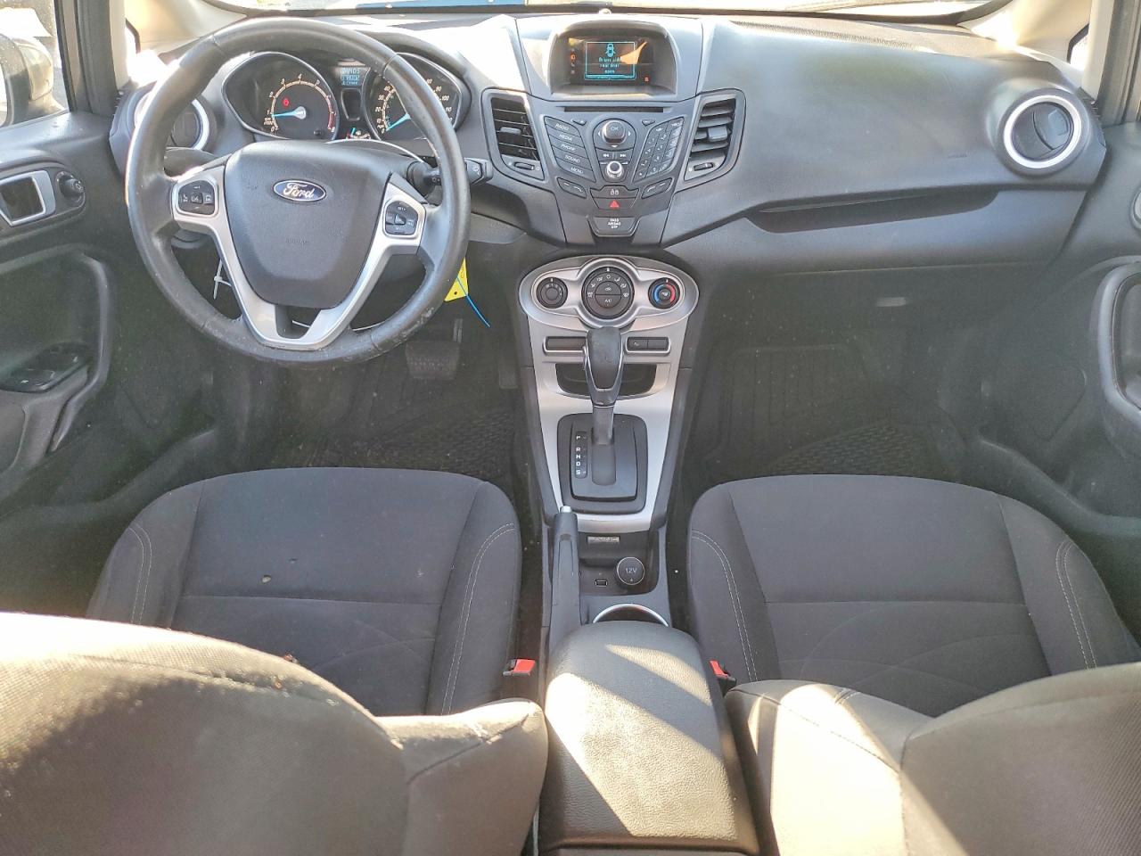 2015 FORD FIESTA SE photo 8