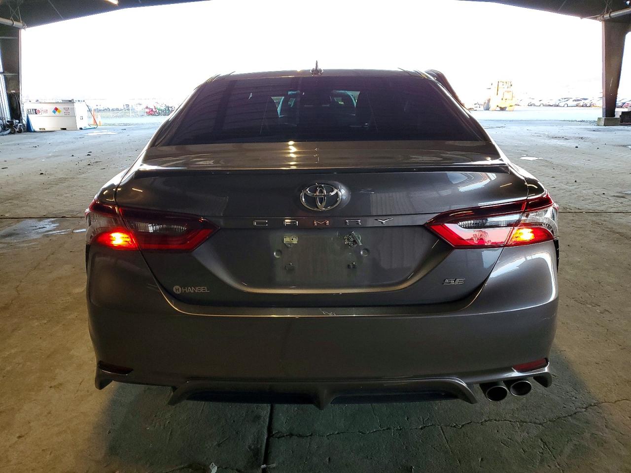 2022 TOYOTA CAMRY SE photo 6