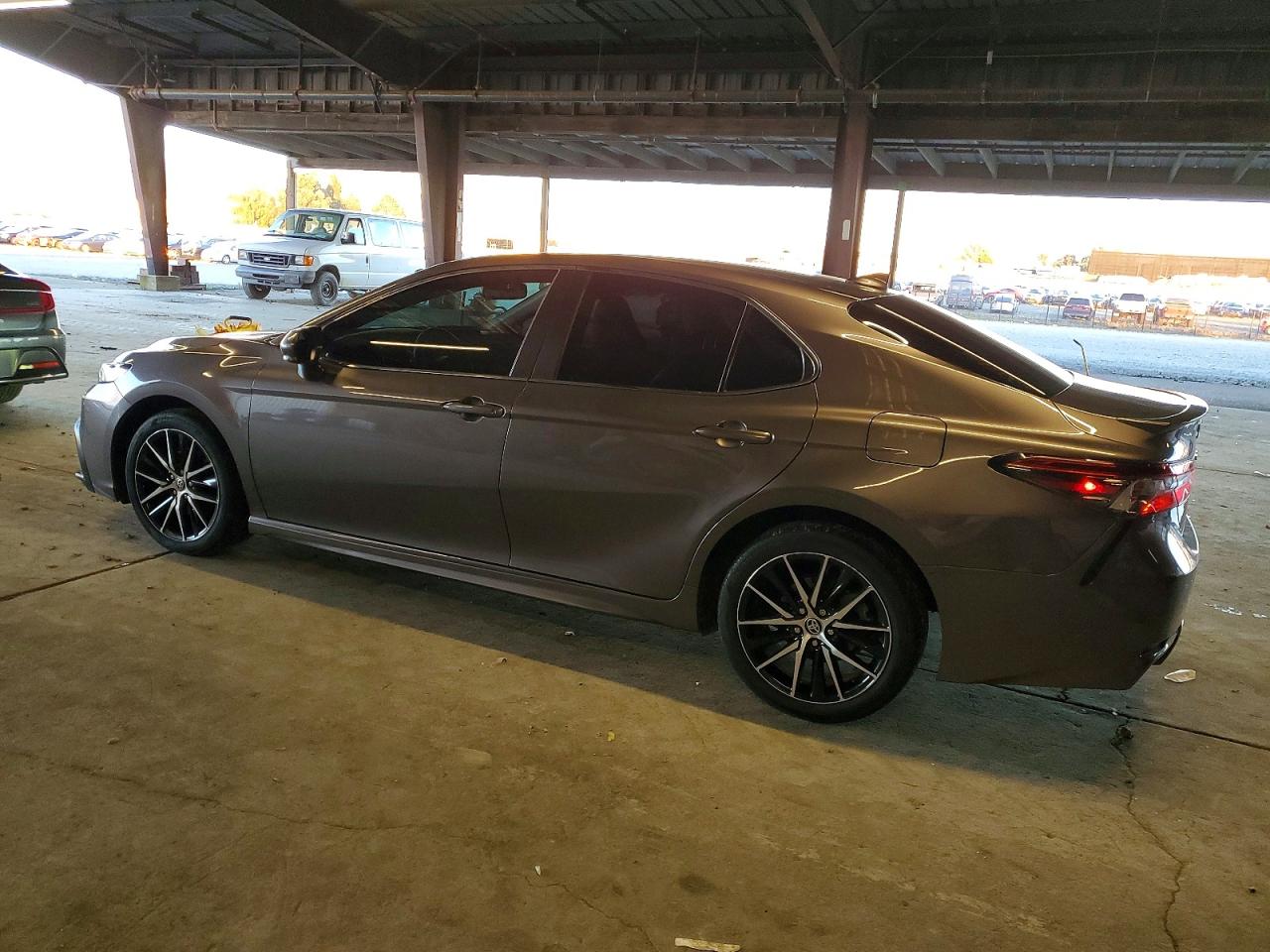 2022 TOYOTA CAMRY SE photo 2
