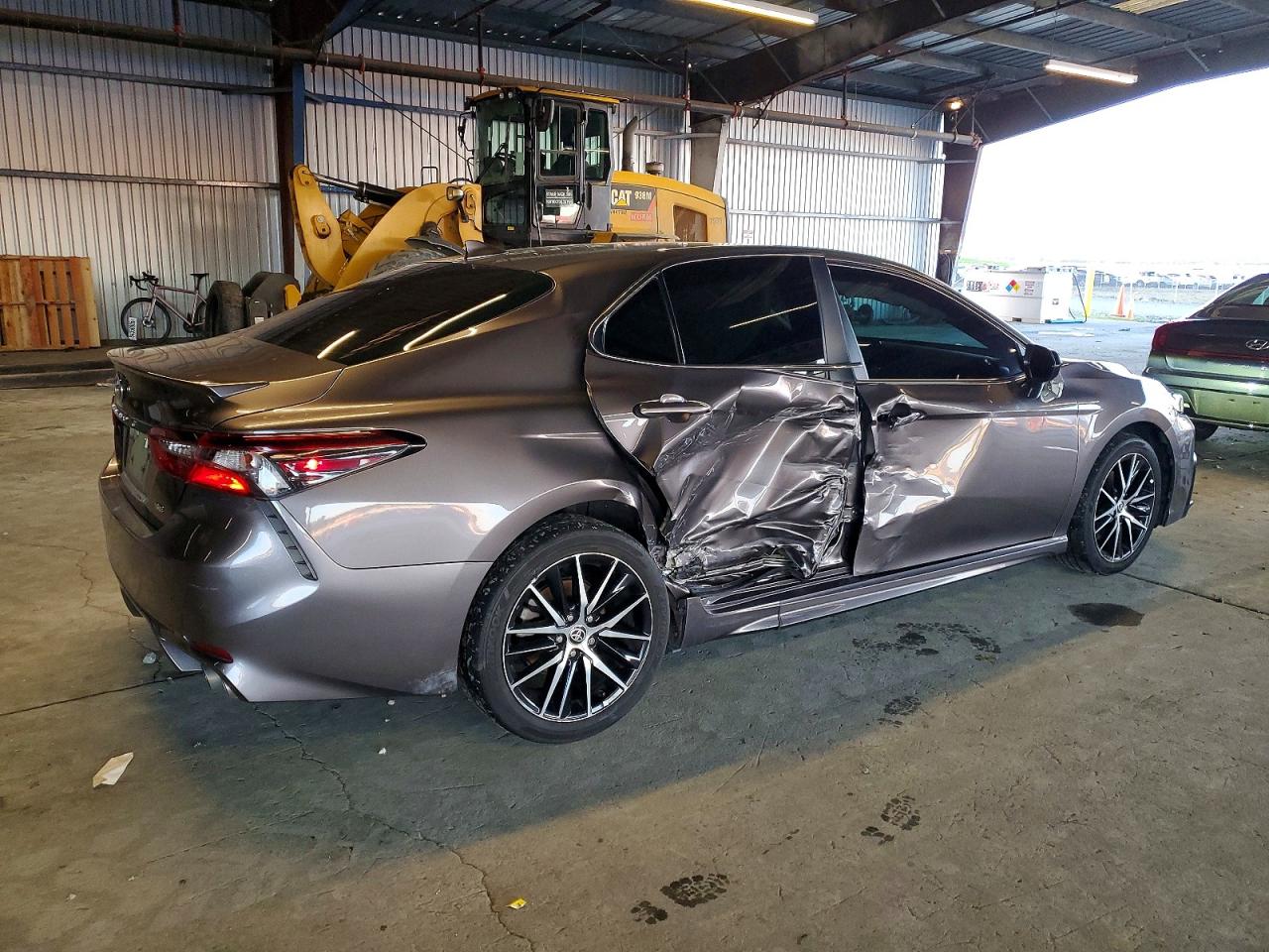 2022 TOYOTA CAMRY SE photo 3